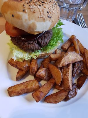 Burger and Chips at Holy Cow in Edinburgh