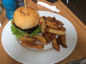 Muu burger "Nori fisch" at Holy Cow in Edinburgh
