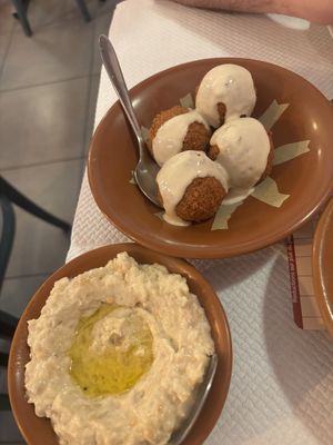 Moutabal et falafels   at Layali 24 in Le Mans