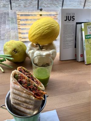 Un délice ! Je recommande at Love Me Cru in Paris