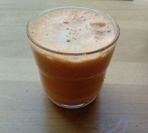 Fresh Apple - Ginseng - Carrot juice. at Love Me Cru in Paris