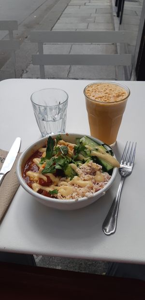 Buddah bowl Veganibore con zumo at So Nat - Bourdaloue in Paris