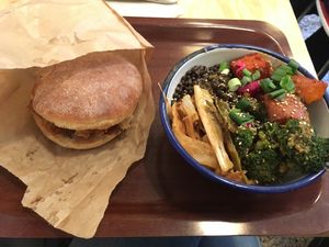 Pita and small vegan bowl at So Nat - Bourdaloue in Paris