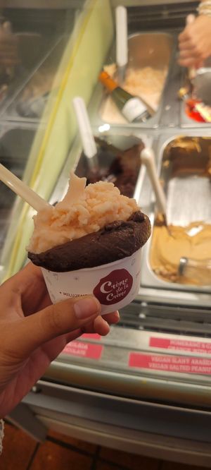 Vegan chocolate and peach prosecco at Creme de la Creme in Prague