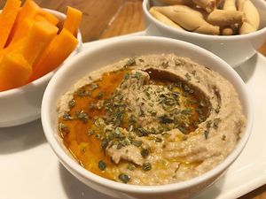 Hummus with carrots and bread sticks at Itacate in Barcelona