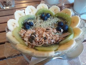 Green deli smoothie bowl at Itacate in Barcelona