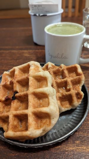 Coconut and grape waffle with soy macha latte at Apelila in Kyoto