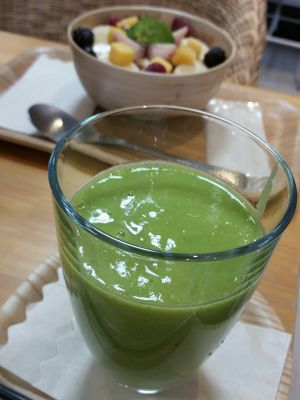 spinach and mango smoothie at Cocolo in Kyoto