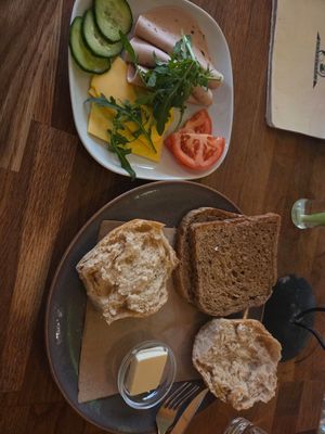 Vollkornbrot, brothen, vegan aufschnitt at Kraftraum in Bayreuth