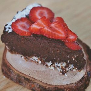 Cacao & coffee sugar-free dairy-free cake at Medicine Foods in San Marcos La Laguna