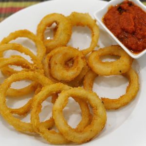BAKED ITALIAN ONION RINGS
Onion rings, baked and expertly seasoned with Italian seasoning and a hint of chili pepper. at La Pasta in Siem Reap