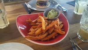 Sweet potato fries with avocado at Ki-Nova in Berlin