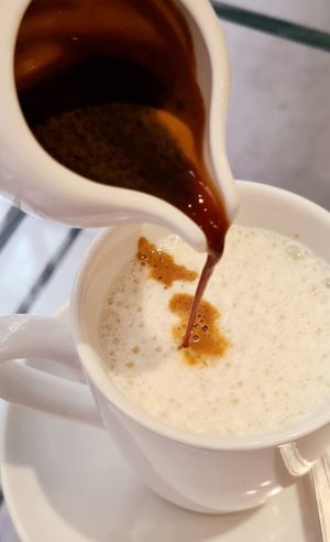 Caffè e latte at Pappare' in Bologna