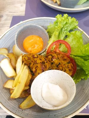 Vegan burger dish at Pappare' in Bologna