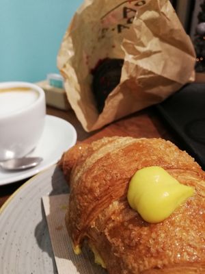 Cream croissant at Pappare' in Bologna