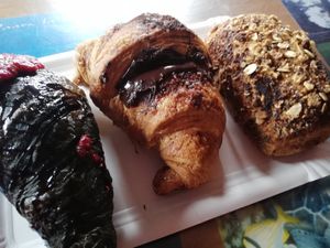 Currants, hezelnut cream and fagottino with jam at Pappare' in Bologna