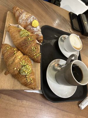 brioche con crema, brioche con pistacchio e matcha, cappuccino di soia, caffè americano   at Pappare' in Bologna
