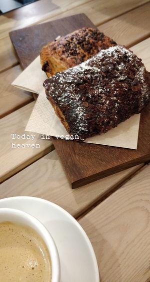 Coffee and chocolate sweets at Pappare' in Bologna