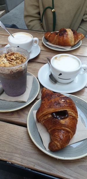 Soy milk cappuchino, açai "bowl" and chocolate croissant at Pappare' in Bologna