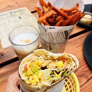 Veganer Burro gefüllt mit RisiBisi, Salsa, Avocado, Nachos und Koriander!   at Burro Burro in Konstanz