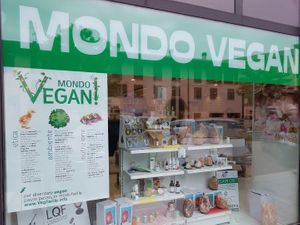 Mondo vegan entrance at Mondo Vegan di Mangeri Flavio in Desenzano Del Garda