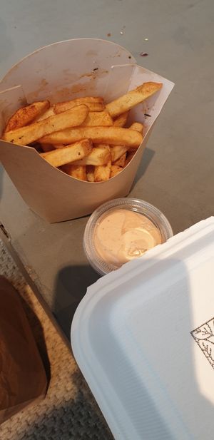 Spicy Mayo and 🍟 at Season Square in Paris