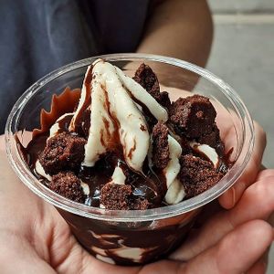 Chocolate homemade sundae at Season Square in Paris