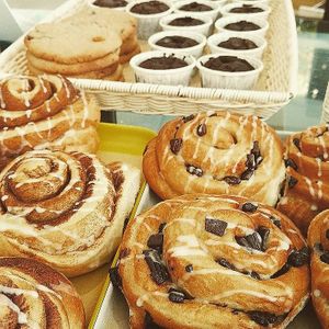 Cinnamon & chocolate rolls at Season Square in Paris