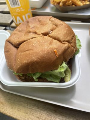 Crispy burger 🍔   at Season Square in Paris