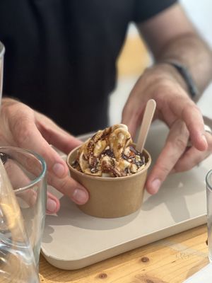 Sunday   at Season Square in Paris