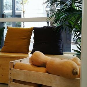 Restaurant room at Season Square in Paris