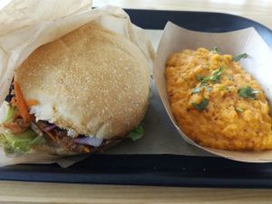 BBQ jackfruit sandwich/ purée patate douce at Season Square in Paris