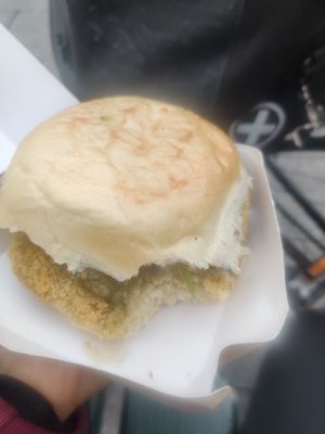 Crispy burger at Season Square in Paris