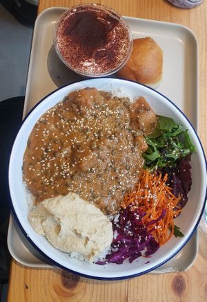 Lentil curry bowl at Season Square in Paris