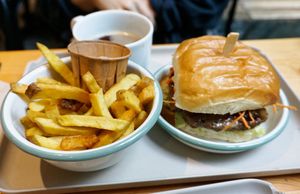 BBQ Burger + Fries at Season Square in Paris