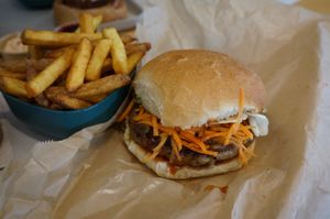 BBQ Burger at Season Square in Paris