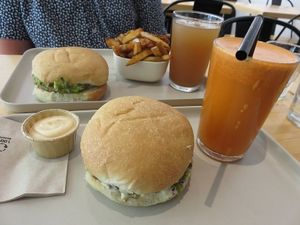 burgers at Season Square, Paris at Season Square in Paris