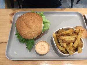 Season burger, french fries, spicy mayo at Season Square in Paris
