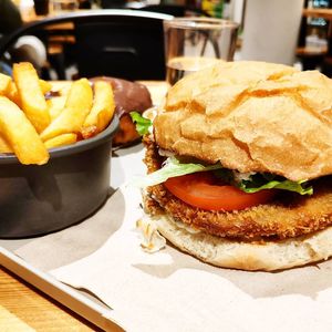 Crispy Burger at Season Square in Paris