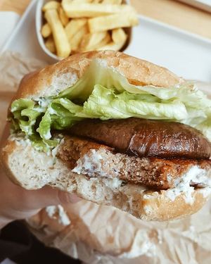 Aioli Burger at Season Square in Paris