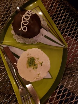 Chocolate cupcake and keylime pie at La Rana Vegana in Cabo San Lucas