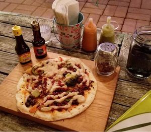 Pizza mexicana, pedimos la mitad sin vegetales. at La Rana Vegana in Cabo San Lucas