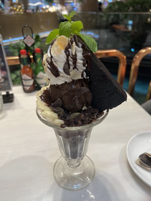 Death by chocolate sundae   at Veganerie - Siam Paragon in Bangkok