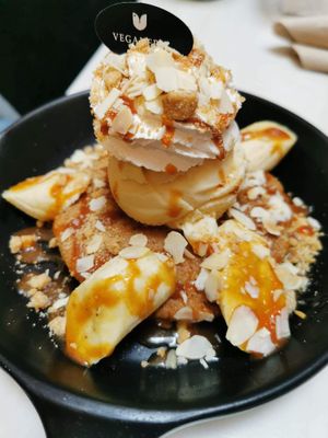 Butterscotch pancakes at Veganerie - Siam Paragon in Bangkok