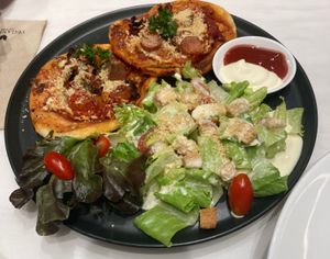 Pizza Roti Set at Veganerie - Siam Paragon in Bangkok