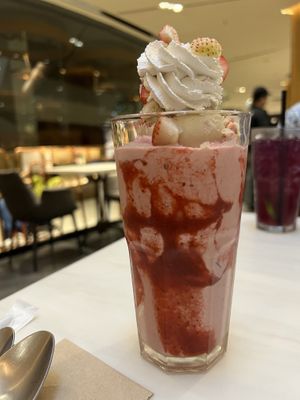 Strawberry cheesecake frappee  at Veganerie - Siam Paragon in Bangkok