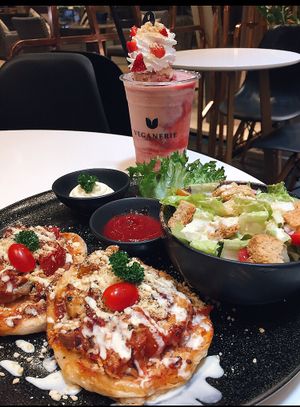 popular thai 'Roti' and a starwberry cheescake frappucino at Veganerie - Siam Paragon in Bangkok