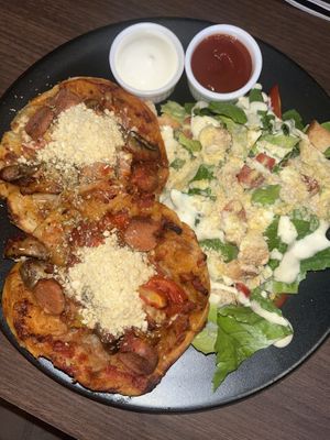 Veganerie pizza set  at Veganerie - Siam Paragon in Bangkok