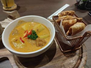 Massaman curry with mushroom nuggets, with roti at Veganerie - Siam Paragon in Bangkok