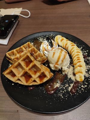 Caramel waffle at Veganerie - Siam Paragon in Bangkok
